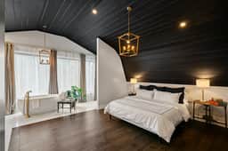 Pine Knot: Serene Woodland Retreat close to lakes