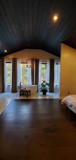 Pine Knot: Serene Woodland Retreat close to lakes