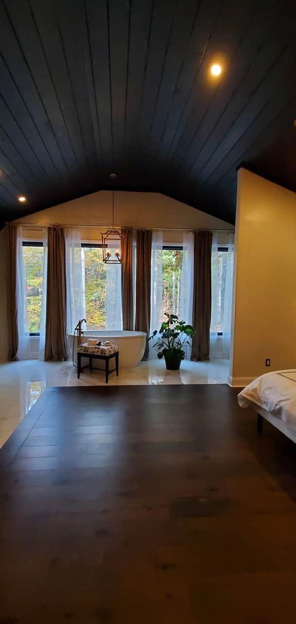 Pine Knot: Serene Woodland Retreat close to lakes