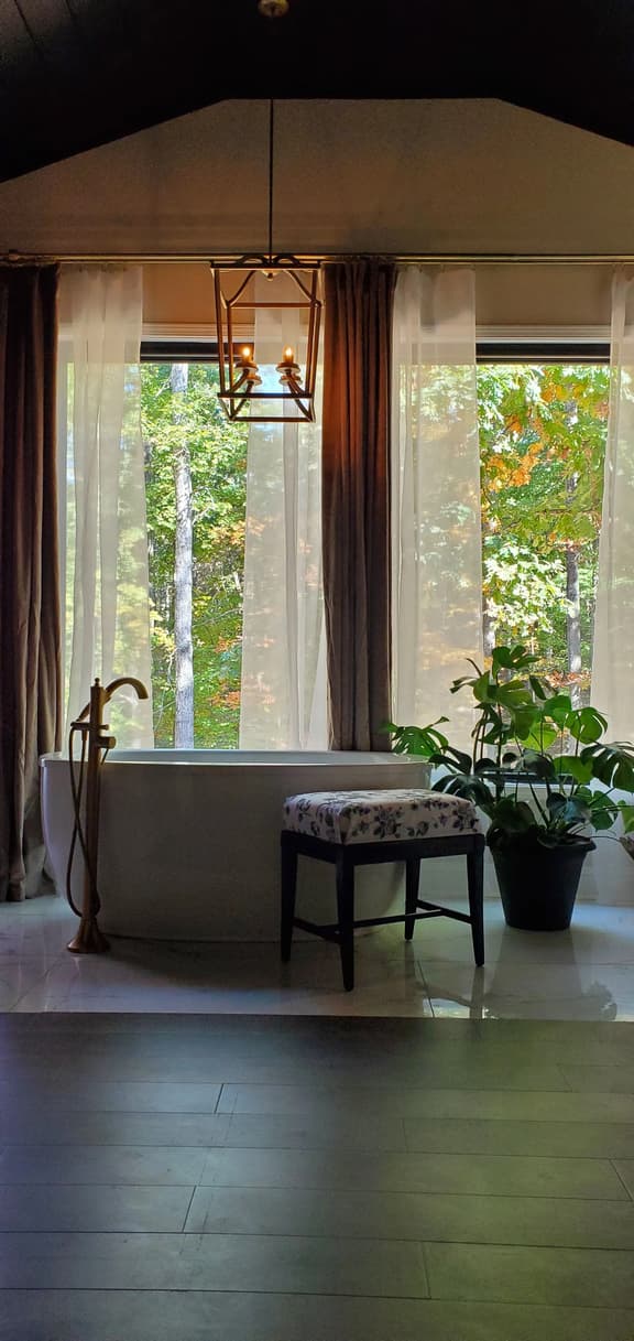 Pine Knot: Serene Woodland Retreat close to lakes